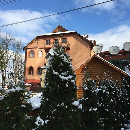 Franc Hotel Yasinya Exterior foto