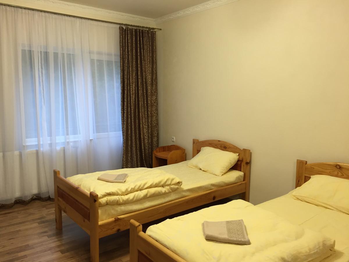 Franc Hotel Yasinya Exterior foto