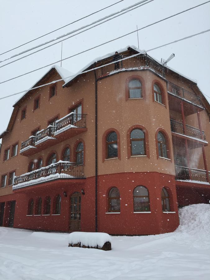 Franc Hotel Yasinya Exterior foto