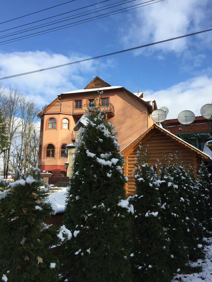 Franc Hotel Yasinya Exterior foto