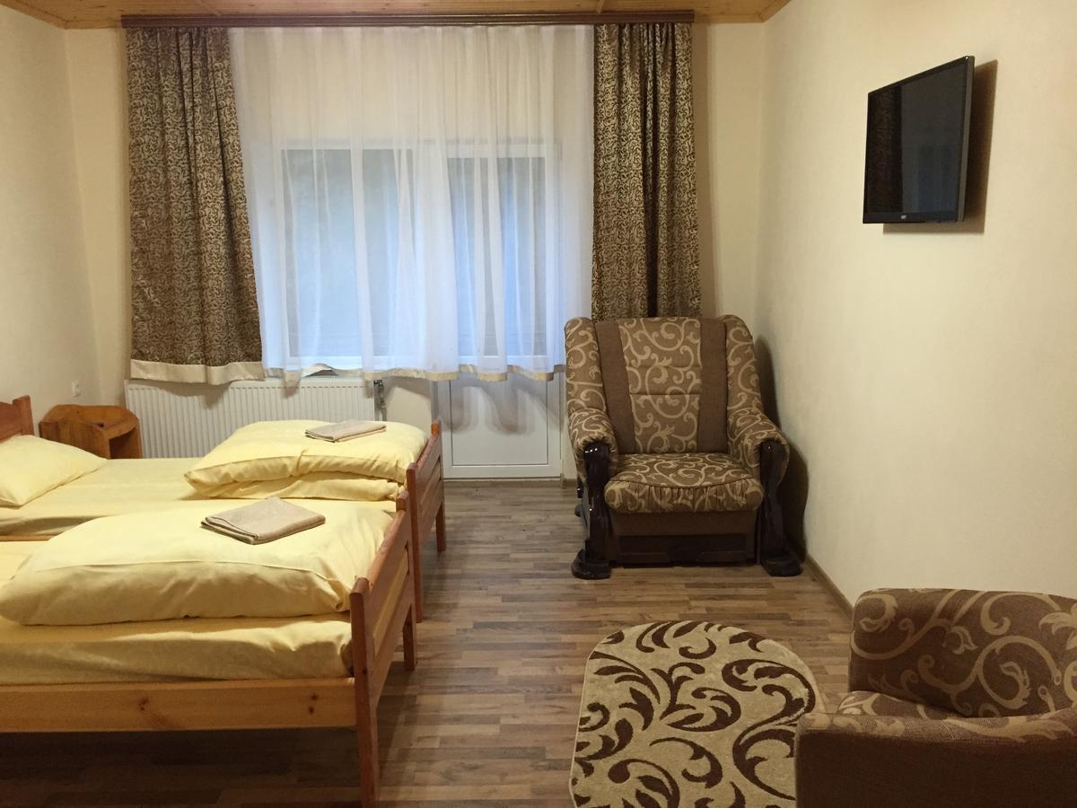 Franc Hotel Yasinya Exterior foto