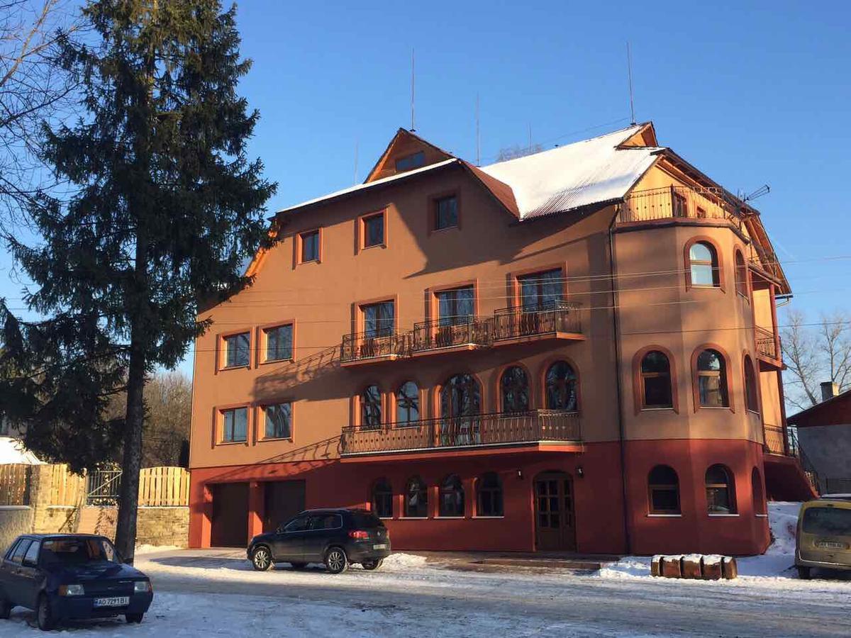 Franc Hotel Yasinya Exterior foto